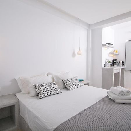 Sensia Luxury Studio With Hot Tub Oia  Bagian luar foto