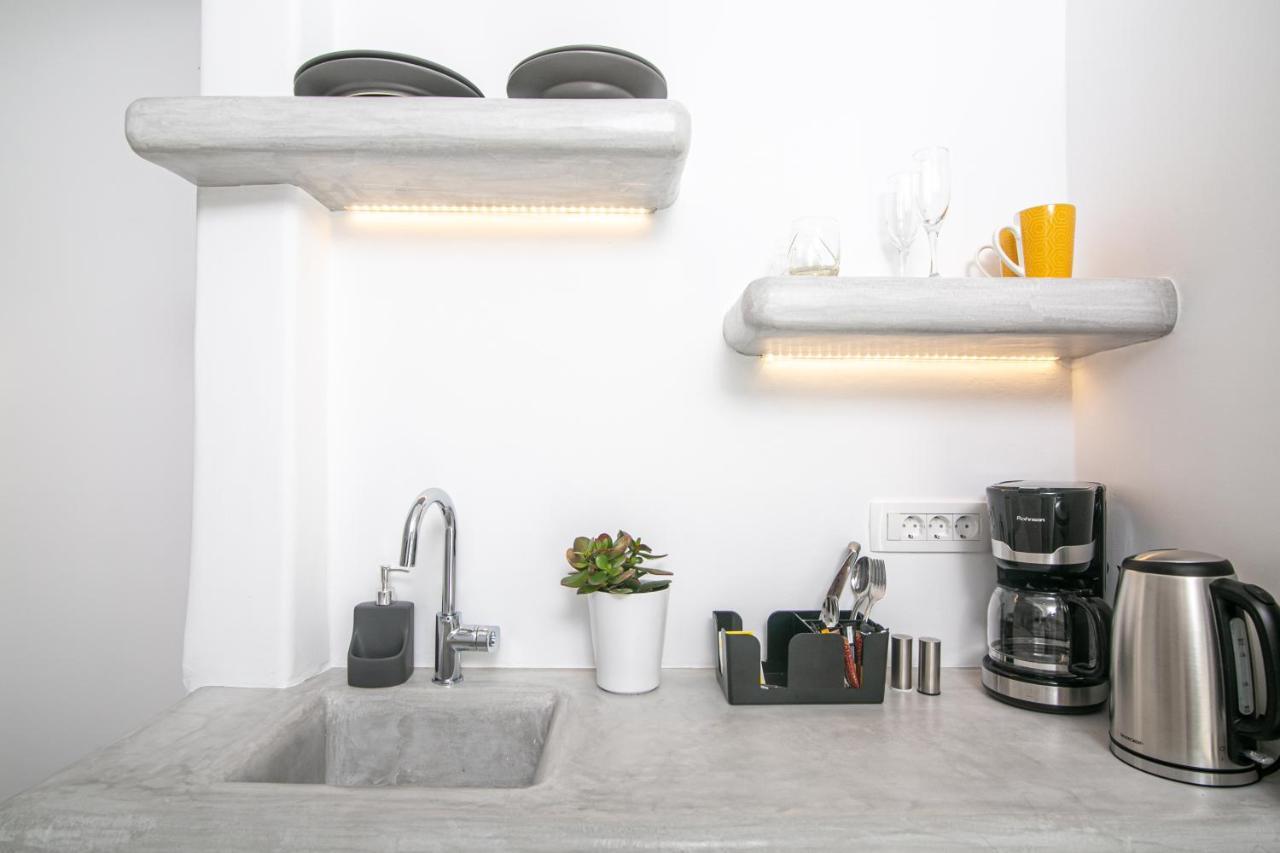 Sensia Luxury Studio With Hot Tub Oia  Bagian luar foto