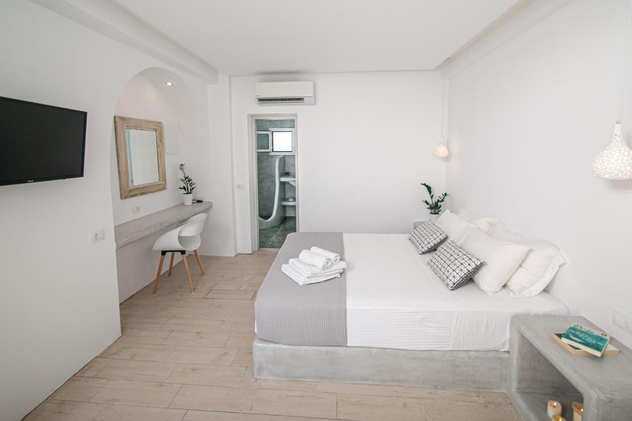 Sensia Luxury Studio With Hot Tub Oia  Bagian luar foto
