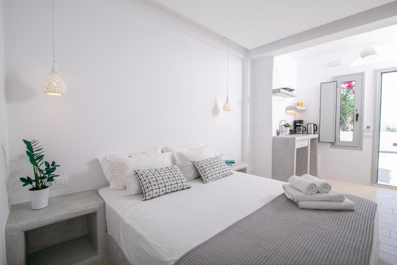 Sensia Luxury Studio With Hot Tub Oia  Bagian luar foto